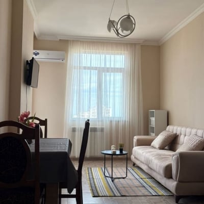 Mieten Sie eine möblierte 42 m² Wohnung in Batumi, Georgien