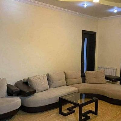 Location d'un appartement lumineux et meublé, 90 m², Batumi, Géorgie