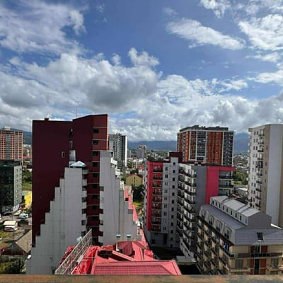 Аренда просторной, меблированной квартиры с двумя светлыми спальнями, 85 м², Батуми, Грузия