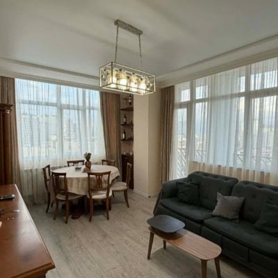 Location d'un appartement spacieux et meublé avec vue sur les montagnes et la ville, 60 m², Batoumi, Géorgie