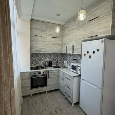 Location d'un appartement spacieux et meublé avec vue sur les montagnes et la ville, 60 m², Batoumi, Géorgie