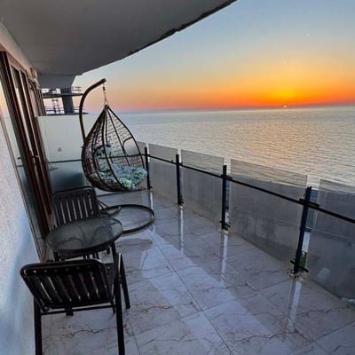 Cozy furnished apartment for rent with direct sea view, 45 m², Batumi, Georgia