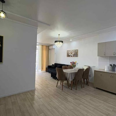 Location d'un appartement lumineux et spacieux, 72 m², Batoumi, Géorgie