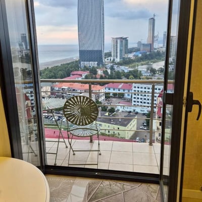 Location d'un appartement moderne et spacieux, 70 m², Batoumi, Géorgie