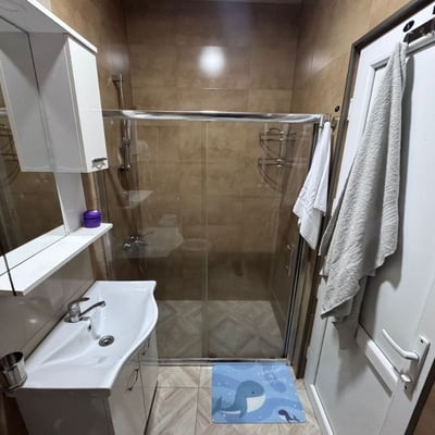 Alquiler de apartamento amplio con vista al mar, 80 m², Batumi, Georgia