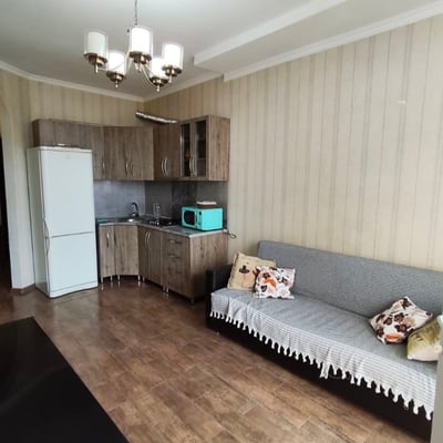 Alquiler de apartamento acogedor con vista al mar, 40 m², centro de la ciudad, Batumi, Georgia