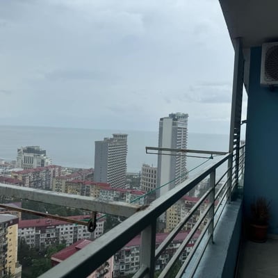 Alquiler de apartamento acogedor con vistas al mar y a la montaña, Batumi, Georgia