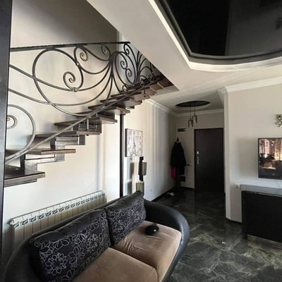 Alquiler de apartamento dúplex luminoso y amplio, 105 m², Batumi, Georgia