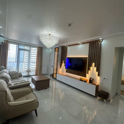 Alquiler de apartamento luminoso y espacioso de tres dormitorios, 96 m², Batumi, Georgia