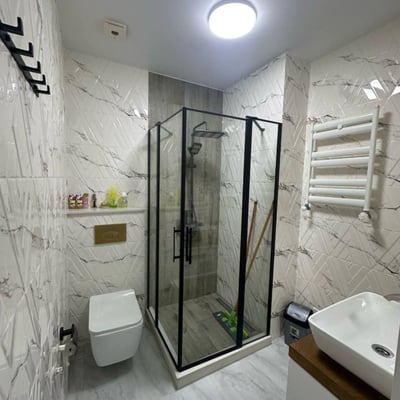 Alquiler de apartamento luminoso y espacioso de tres dormitorios, 96 m², Batumi, Georgia