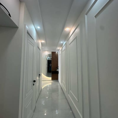 Alquiler de apartamento luminoso y espacioso de tres dormitorios, 96 m², Batumi, Georgia