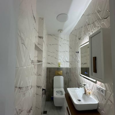 Alquiler de apartamento luminoso y espacioso de tres dormitorios, 96 m², Batumi, Georgia