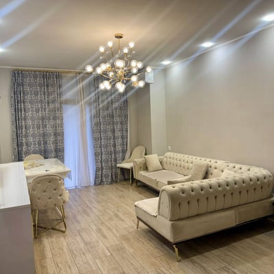 Vermietung einer hellen, möblierten Wohnung, 78 m², Altstadt, Batumi, Georgien