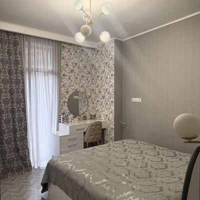 Vermietung einer hellen, möblierten Wohnung, 78 m², Altstadt, Batumi, Georgien