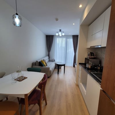 Alquiler de apartamento moderno y amueblado con vista al mar, White Sails, Batumi, Georgia