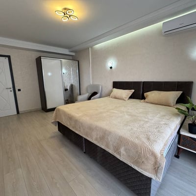 Alquiler de apartamento moderno y confortable con balcón, 58 m², Batumi, Georgia