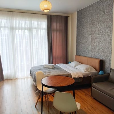 Vermietung eines hellen Studios mit Meer- und Stadtblick, 35 m², White Sails, Batumi, Georgien