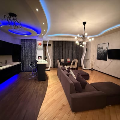 Location d’un appartement moderne et meublé avec parking, 120 m², Vake-Saburtalo, Tbilissi, Géorgie