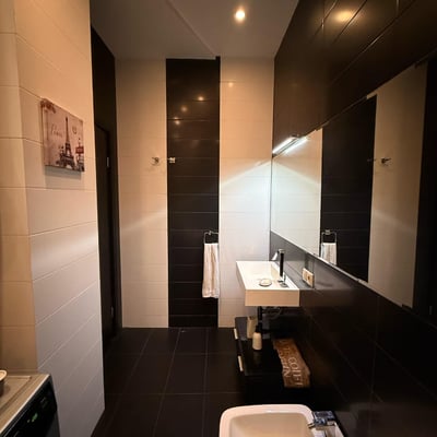 Location d’un appartement moderne et meublé avec parking, 120 m², Vake-Saburtalo, Tbilissi, Géorgie