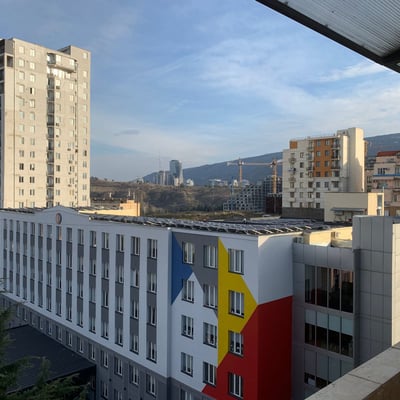 Location d’un appartement moderne et meublé avec parking, 120 m², Vake-Saburtalo, Tbilissi, Géorgie