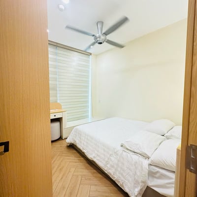 Luxuriöses 2-Zimmer-Apartment mit Flussblick, Panoma 1, Da Nang, Vietnam zu vermieten