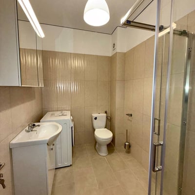 Estudio moderno, amueblado en alquiler, Bucarest, Rumanía