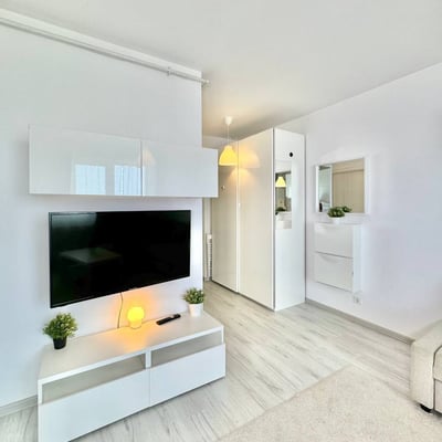 Estudio moderno con balcón en alquiler, Bucarest, Rumanía