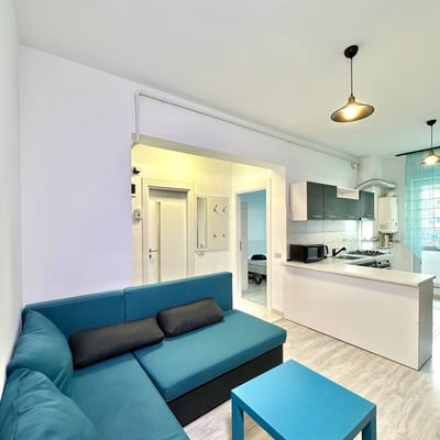 Langfristige Vermietung einer hellen und möblierten Wohnung in Bukarest, Rumänien