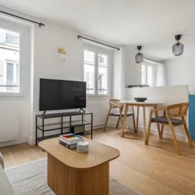 Miete einer gemütlichen, möblierten 2-Zimmer-Wohnung, 58 m², Lyon, Frankreich