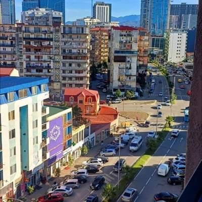 Location d'un appartement lumineux et meublé, Batoumi, Géorgie