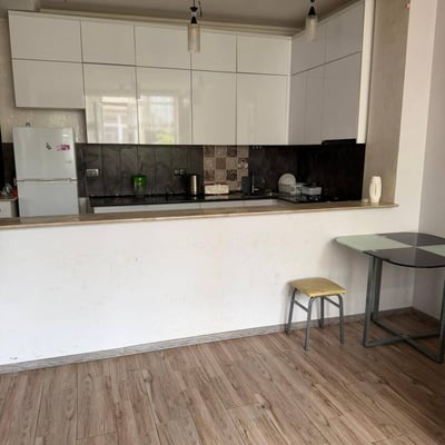 Location d'un appartement meublé et lumineux, Batoumi, Géorgie