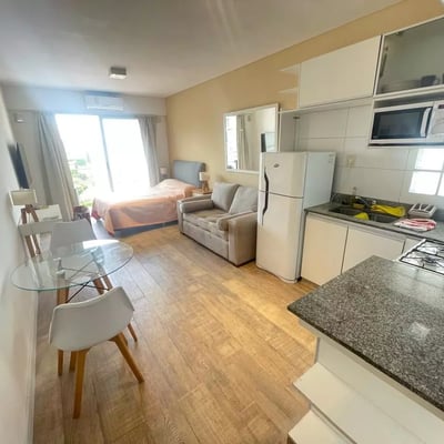 Studio Apartment with Balcony, Top Floor, Colegiales