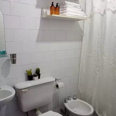 2-Bedroom Apartment for Rent with Balcony in Almagro, Buenos Aires