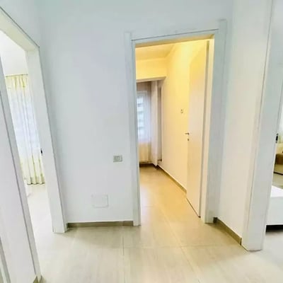 Miete einer gemütlichen 2-Zimmer-Wohnung, Brâncoveanu-Luica, Bukarest, Rumänien