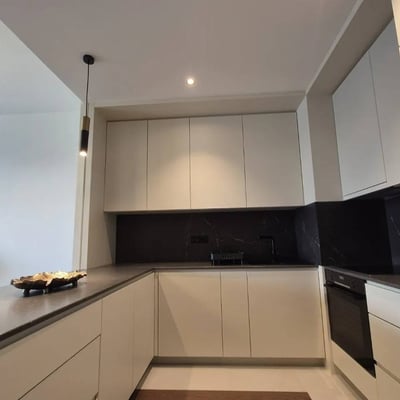 Alquiler de apartamento nuevo y elegante, 70 m², BW Perla, Belgrado, Serbia