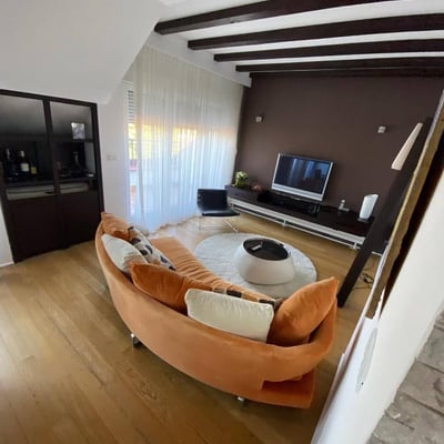 Alquiler de apartamento amplio de dos plantas, 129 m², Vračar, Belgrado, Serbia