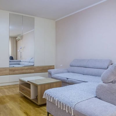 Apartamento acogedor 68m² en alquiler en Nuevo Belgrado, Serbia