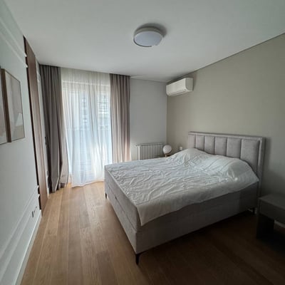 Apartamento moderno 62m² en alquiler en complejo Kennedy Residence, Nuevo Belgrado, Serbia