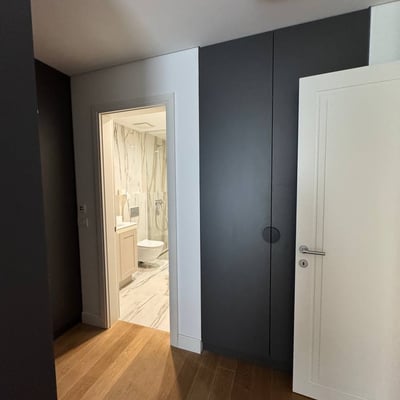 Apartamento moderno 62m² en alquiler en complejo Kennedy Residence, Nuevo Belgrado, Serbia