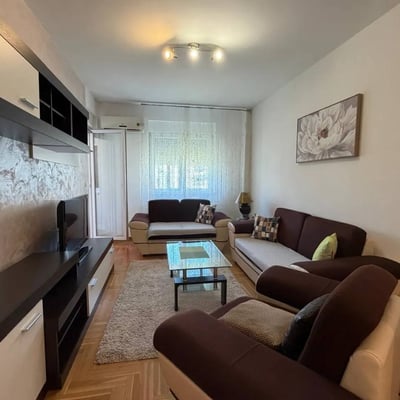 Se alquila apartamento acogedor con parking, Nuevo Belgrado, Belgrado, Serbia