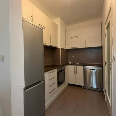 Se alquila apartamento acogedor con parking, Nuevo Belgrado, Belgrado, Serbia