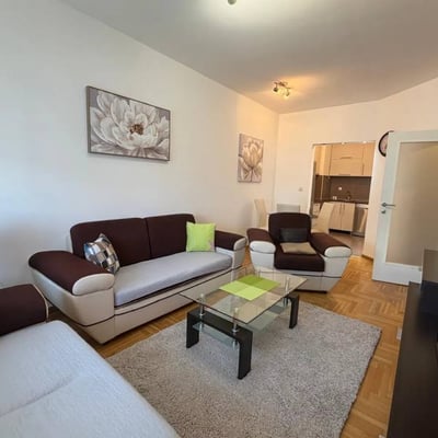 Se alquila apartamento acogedor con parking, Nuevo Belgrado, Belgrado, Serbia