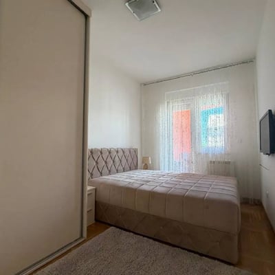 Se alquila apartamento acogedor con parking, Nuevo Belgrado, Belgrado, Serbia
