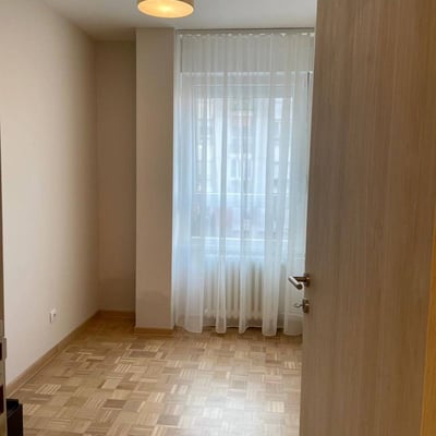 Apartamento espacioso 70m² en alquiler, Nuevo Belgrado, Serbia