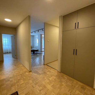Apartamento espacioso 70m² en alquiler, Nuevo Belgrado, Serbia