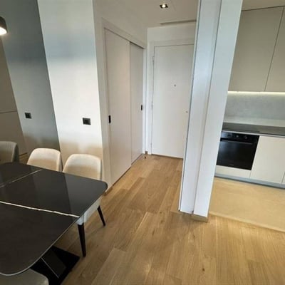 Apartamento luminoso 56m² en alquiler en complejo residencial Novi Dorčol, Belgrado, Serbia