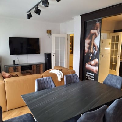 Spacious Apartment 145m² for Rent in Vračar, Belgrade, Serbia
