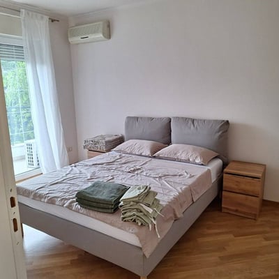 Spacious Apartment 145m² for Rent in Vračar, Belgrade, Serbia