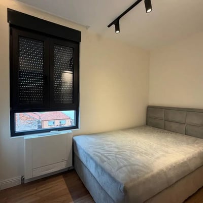 Appartement moderne et élégant 87m² à louer dans un immeuble récent, Zvezdara, Belgrade