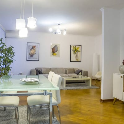 Apartamento luminoso 102m² en alquiler en el centro de Vračar, Belgrado, Serbia